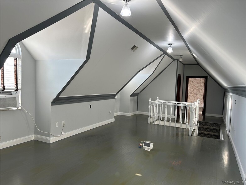 More Photos Of 361 Union Blvd, West Islip Office For Sale