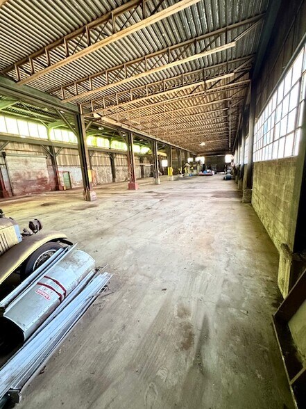 More Photos Of 295 Meadow Ave, Washington Warehouse For Sale