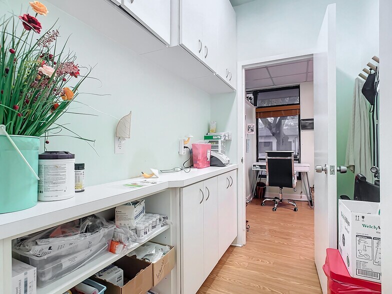 More Photos Of 405 Downing St, New Smyrna Beach Medical For Sale