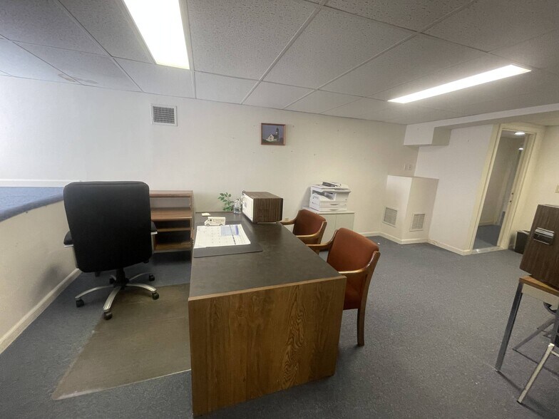 More Photos Of 426 Salem Tpke, Bozrah Storefront Retail Office For Lease