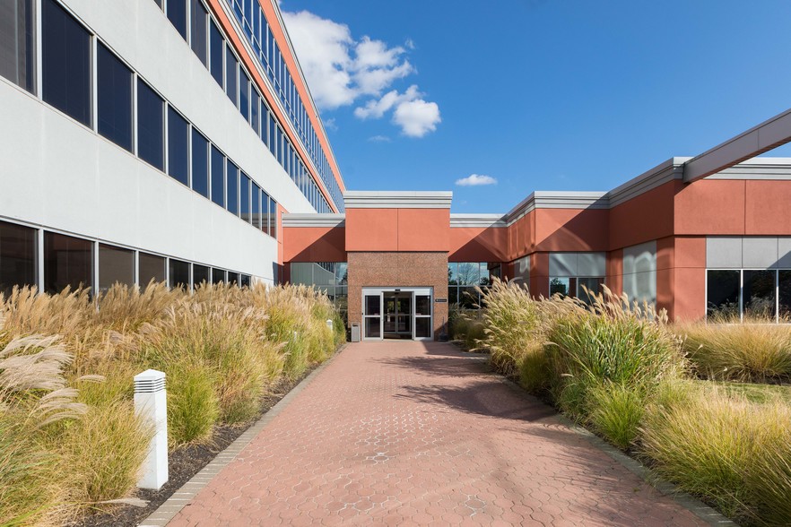 More Photos Of 324 S Service Rd, Melville Office For Lease