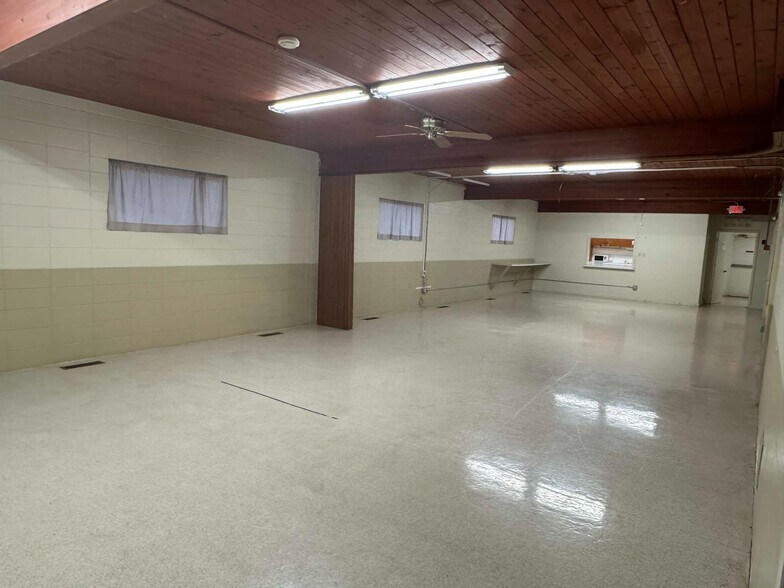 More Photos Of 1810 E Broadway Ave, Enid Flex For Sale