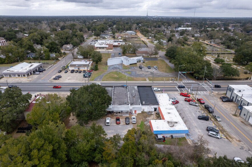 More Photos Of 2401 W Cervantes St, Pensacola General Retail For Sale