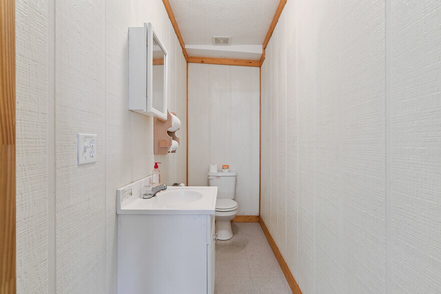 More Photos Of 26754 US-82, Waynesville Light Distribution For Sale