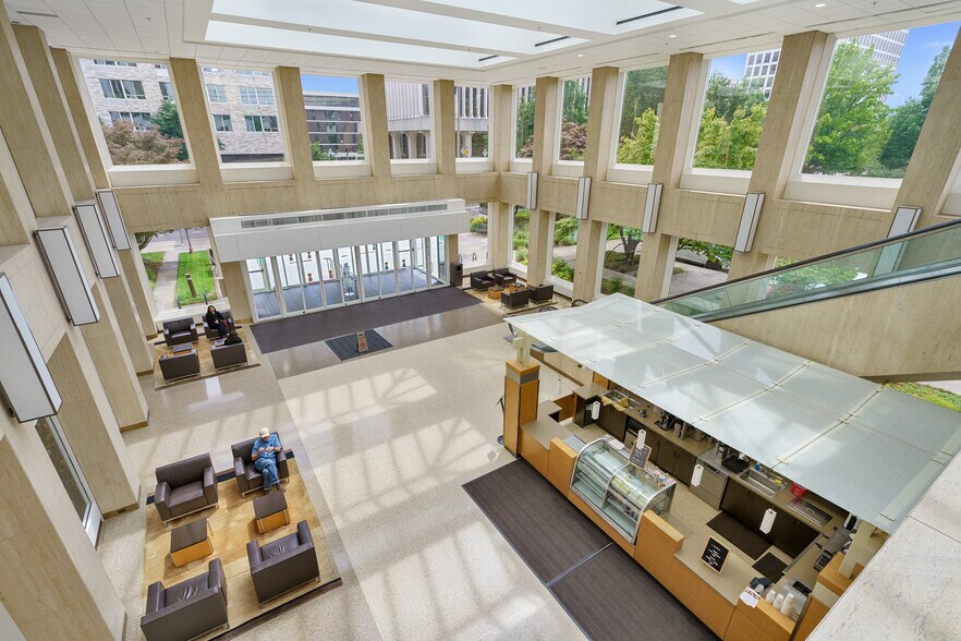 More Photos Of 825 NE Multnomah St, Portland Office For Lease