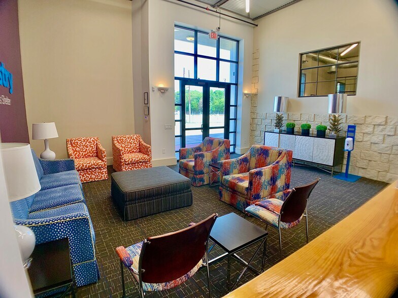 More Photos Of 612 Nogalitos St, San Antonio Flex For Sale