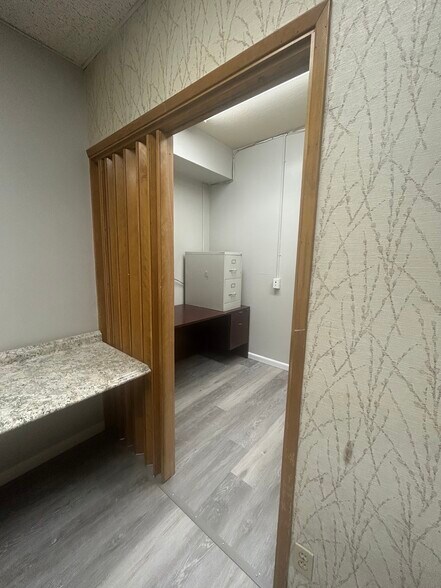 More Photos Of 2511 Logan St, Selma Medical For Lease