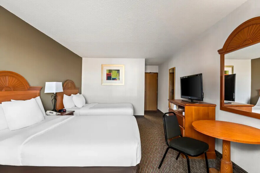 More Photos Of 730 E Jennifer Ln, Sidney Hotel For Sale