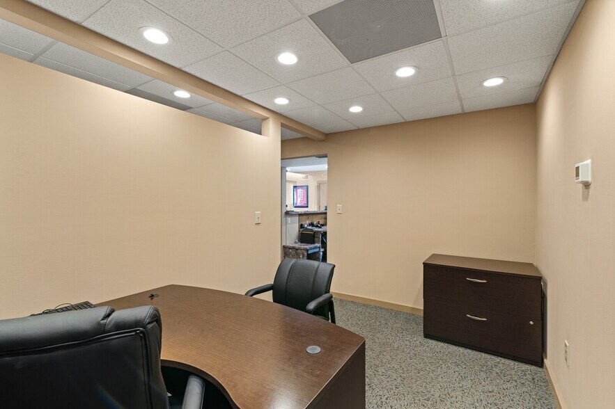 More Photos Of 1326 E Pembroke Ave, Hampton Office For Sale