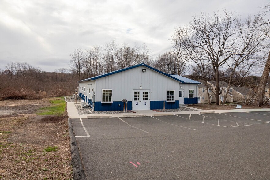 More Photos Of 102 Grove St, Chicopee Veterinarian Kennel For Sale