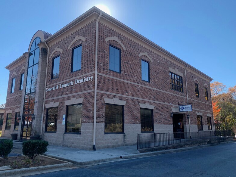 More Photos Of 528 Williamson Rd, Mooresville Medical For Lease