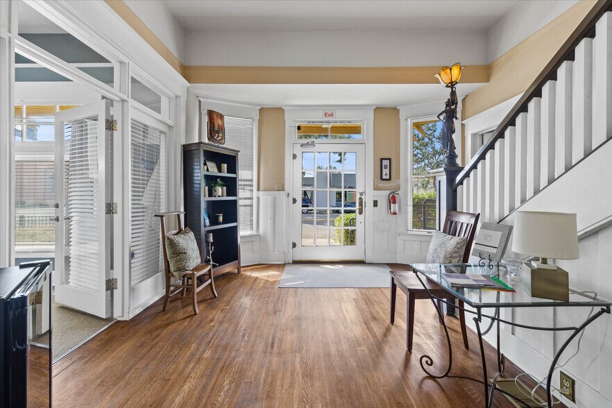 More Photos Of 1701 F St, Bakersfield Loft Creative Space For Lease