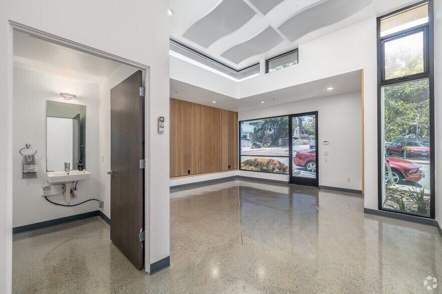 More Photos Of 627 Aviation Way, Manhattan Beach Loft Creative Space For Sale