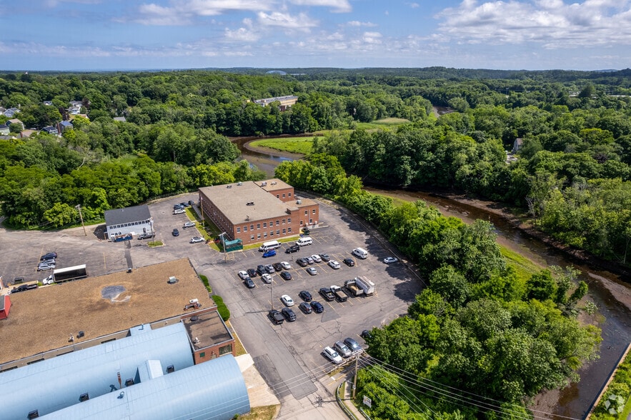 More Photos Of 35 Water St, Amesbury Research And Development For Lease