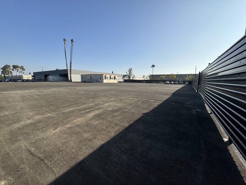 More Photos Of 20350 Plummer St, Chatsworth Land For Lease