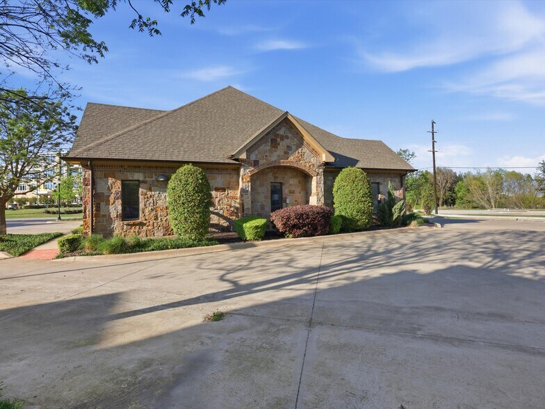 More Photos Of 101 Countryside Ct, Southlake Medical For Sale