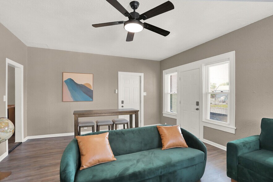 More Photos Of 1918 W Washington St, Indianapolis Apartments For Sale