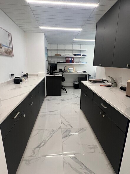 More Photos Of 1956 Bayshore Blvd, Dunedin Office For Sale