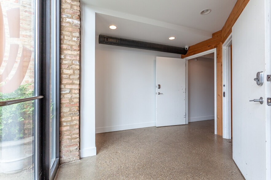 More Photos Of 2425 W 14th St, Chicago Loft Creative Space For Lease