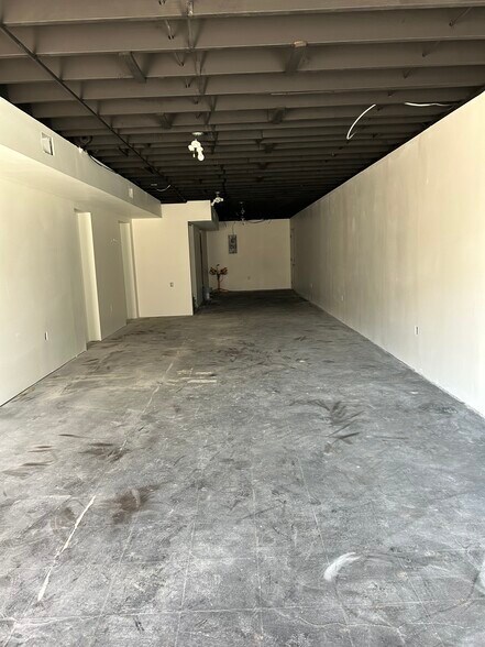 More Photos Of 513 S Main St, Franklin Storefront For Lease