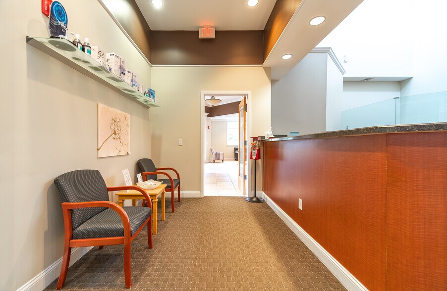 More Photos Of 30 Country Squire Dr, Cromwell Medical For Sale