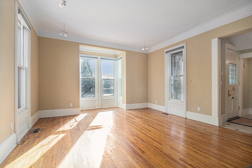 More Photos Of 318 S Thayer St, Ann Arbor Flex For Sale