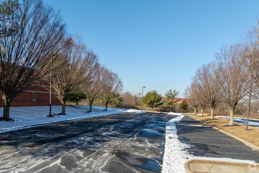 More Photos Of 47 Commerce Dr, Cranbury Light Distribution For Sale