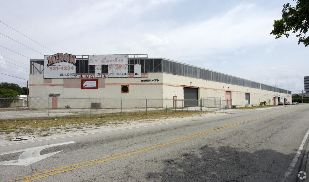 More Photos Of 19400 W Dixie Hwy, Miami Warehouse For Lease