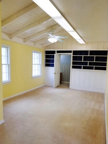 More Photos Of 250 Sunset Hills Dr, Sunrise Beach Storefront Retail Office For Sale