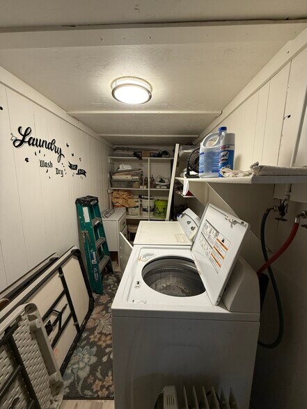 More Photos Of 51815 Kenai Spur Hwy, Kenai General Retail For Sale