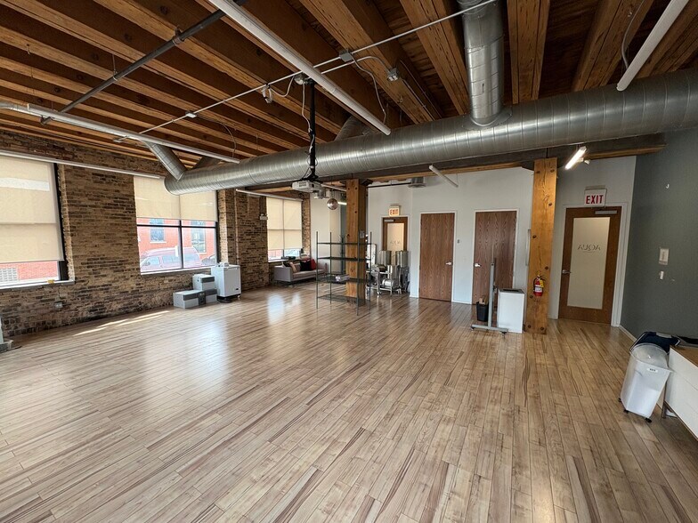 Primary Photo Of 1500 W Carroll Ave, Chicago Loft Creative Space For Lease