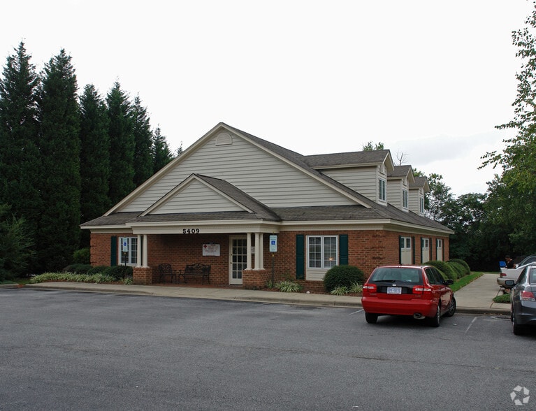 More Photos Of 5409 W Friendly Ave, Greensboro Medical For Lease