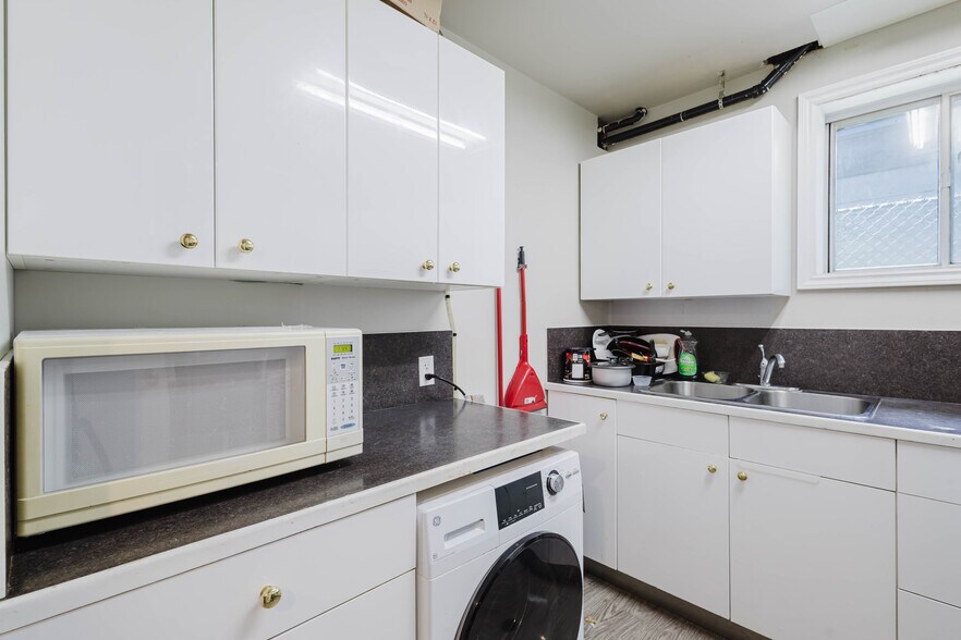 More Photos Of 8504 98 St NW, Edmonton Apartments For Sale