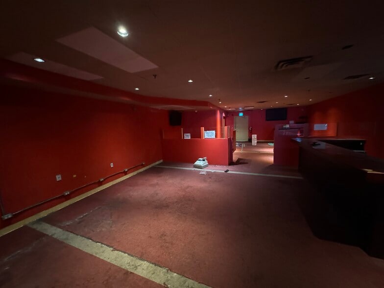 More Photos Of 1055 Boul Saint-Laurent, Montréal General Retail For Lease