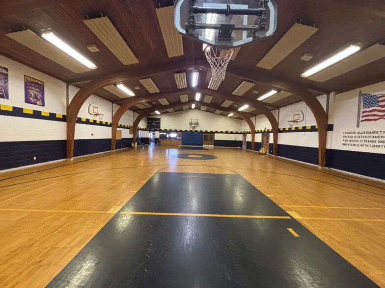 More Photos Of 18606 Stephens Rd, Eastpointe Religious Facility For Lease