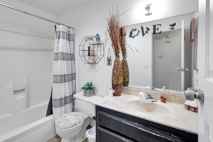 More Photos Of 14720 Main St, Hesperia Office For Sale