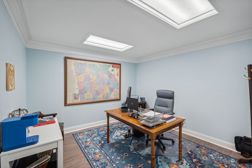 More Photos Of 4228 Main St, Oakwood Showroom For Lease