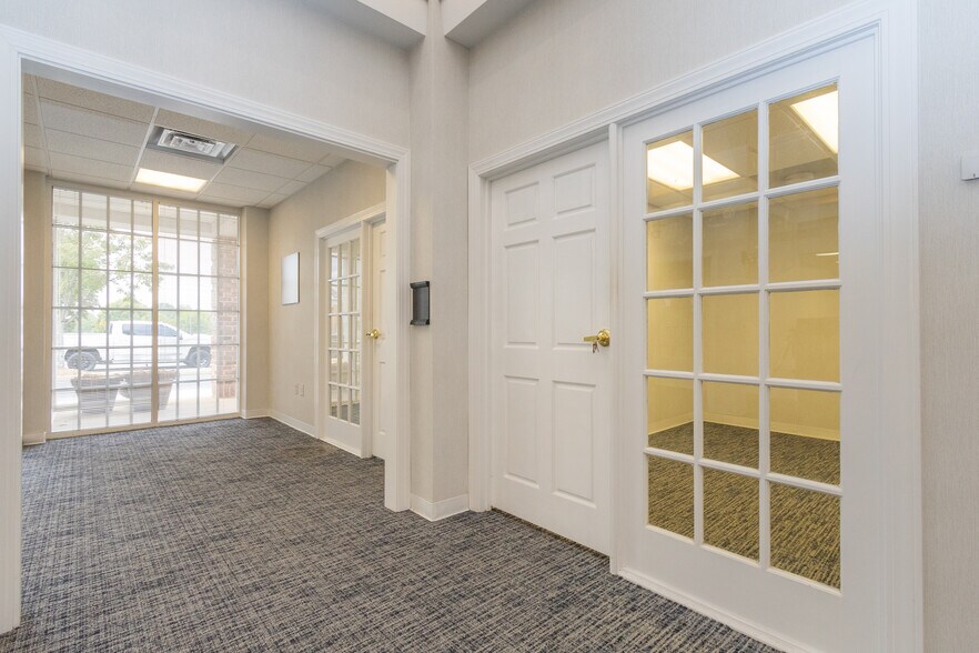 More Photos Of 602 N Main St, Anderson Bank For Sale
