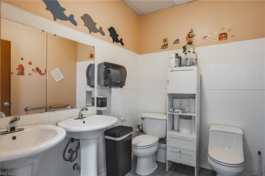 More Photos Of 1800 Grand Central Ave, Vienna Office For Sale