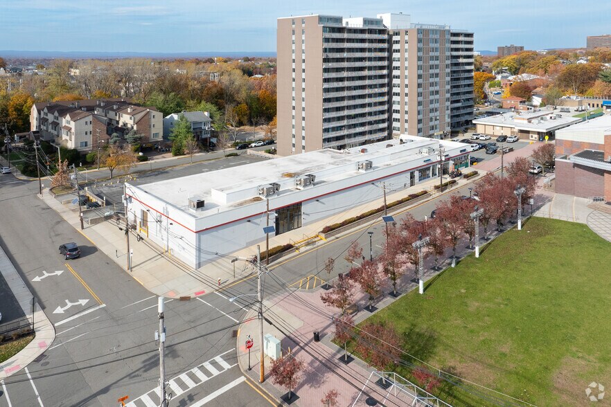 More Photos Of 1350 15th St, Fort Lee Apartments For Lease