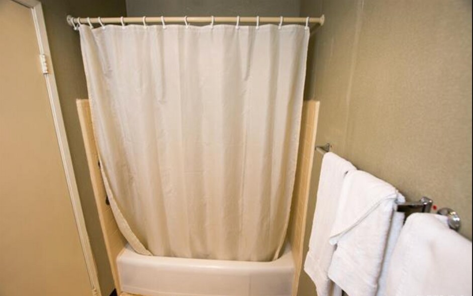 More Photos Of 302 6th Ave S, Clinton Hotel For Sale