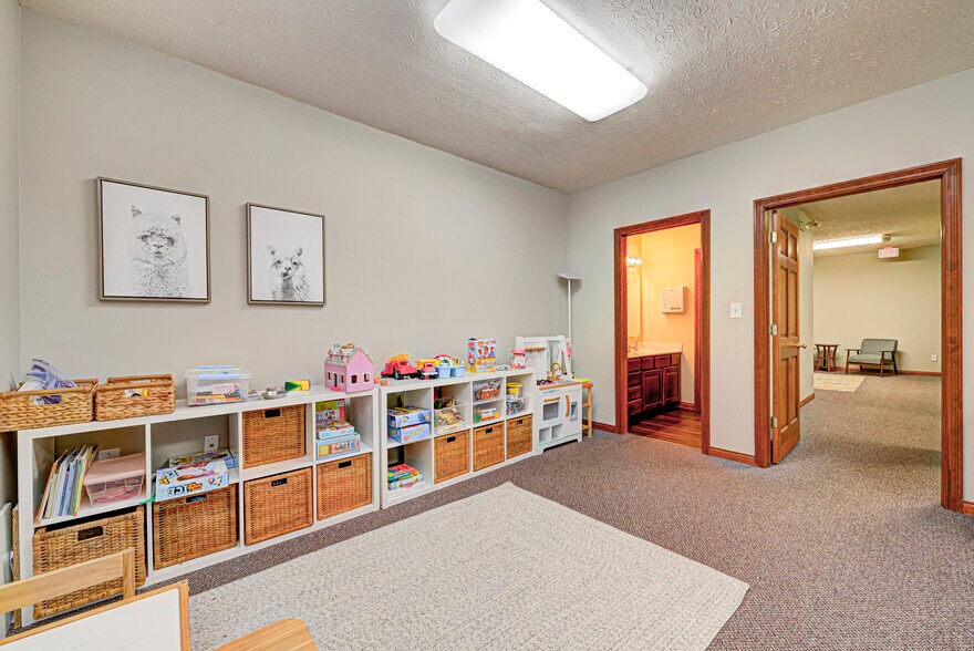 More Photos Of 4582 Northwest Plaza West Dr, Zionsville Office For Lease