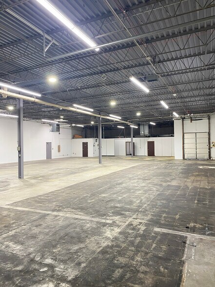 More Photos Of 201-207 William St, Bensenville Warehouse For Lease
