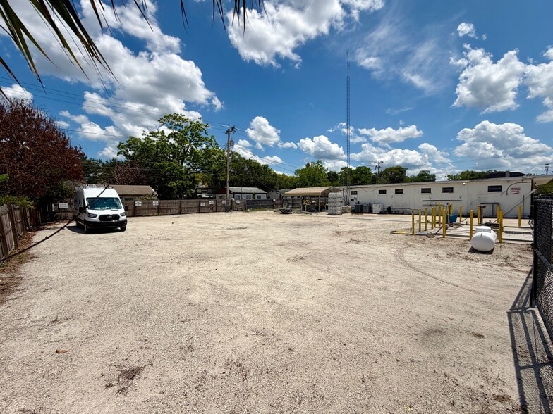 More Photos Of 414 W 9th St, Sanford Office For Sale