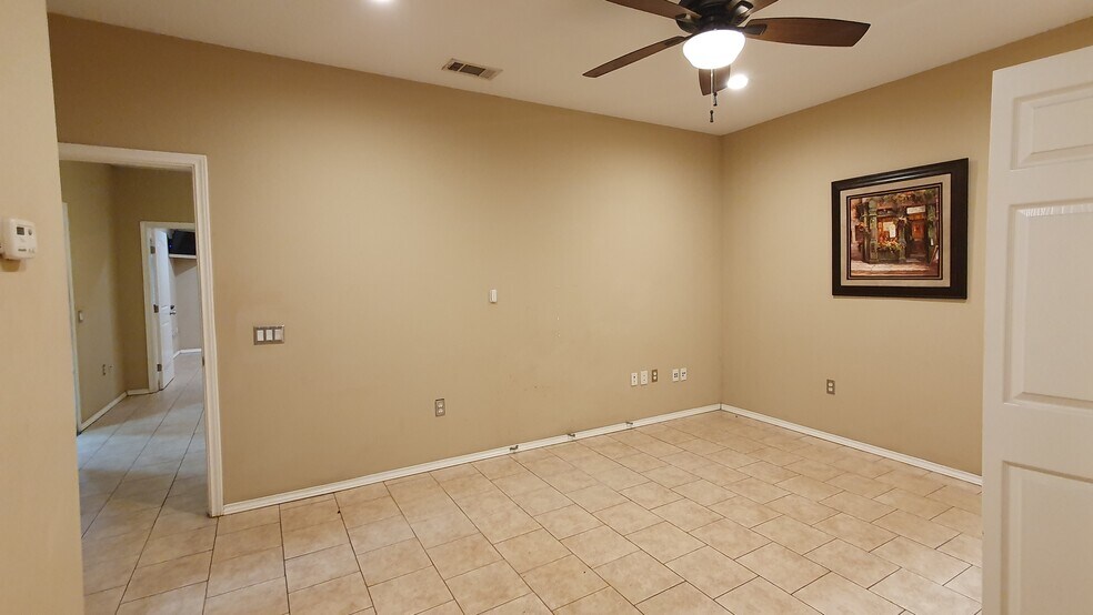 More Photos Of 7511 Oak Bluff Dr, Magnolia Warehouse For Sale