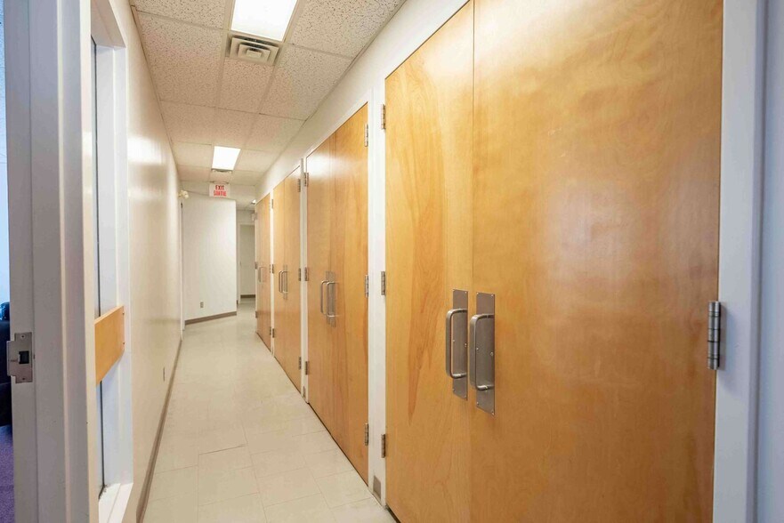 More Photos Of 29 Main St E, Chelmsford Office For Sale