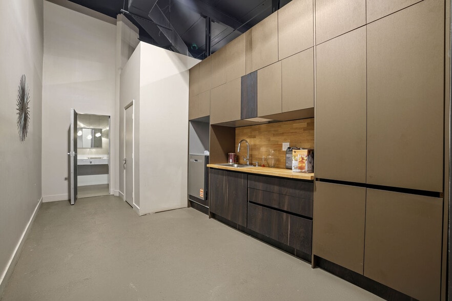 More Photos Of 275 NE 59th St, Miami Flex For Lease