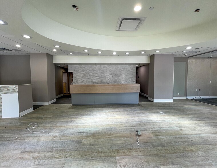 More Photos Of 101 1st Ave SW, Rochester Hotel For Lease