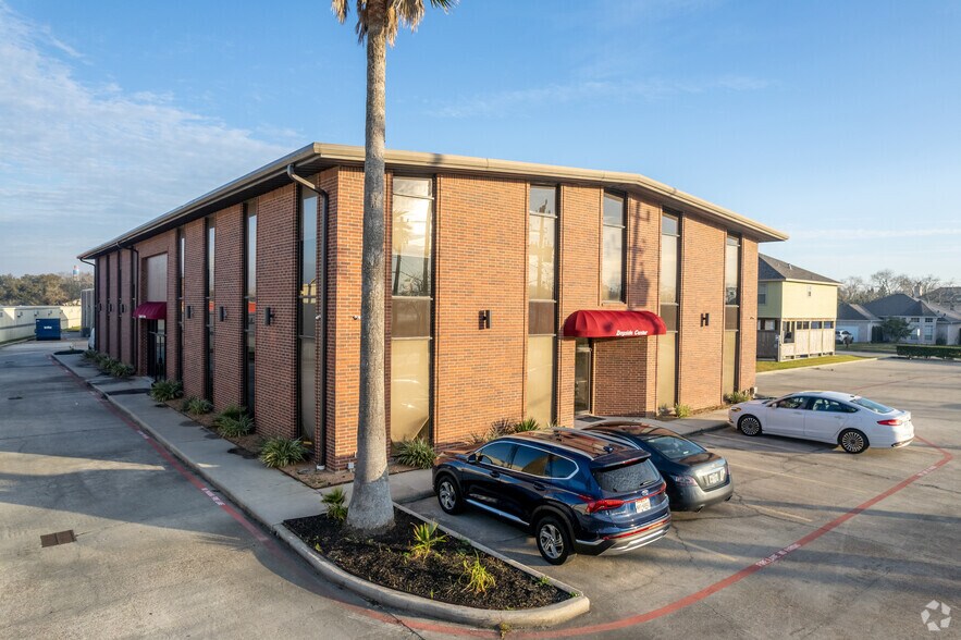 More Photos Of 601 Cien Rd, Kemah Unknown For Lease