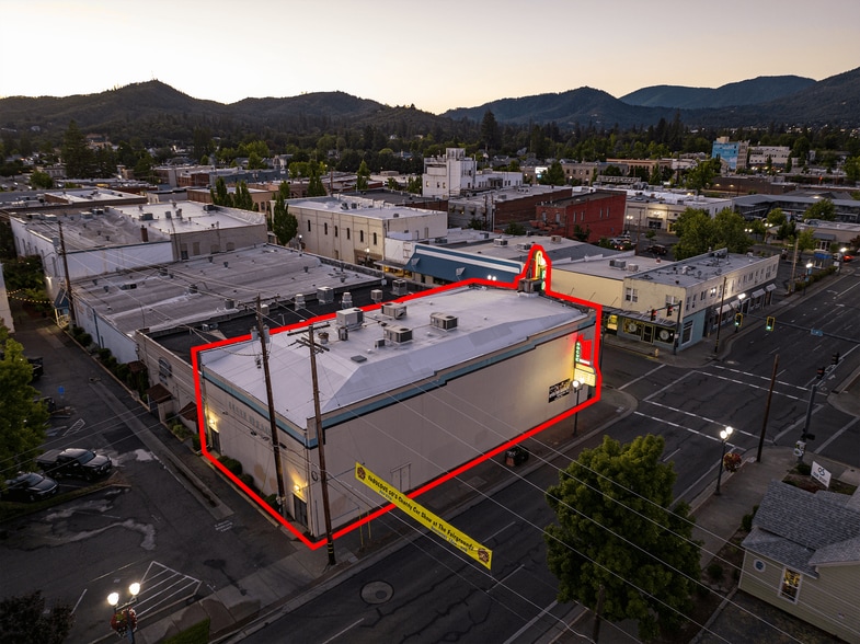 More Photos Of 143 SE H St, Grants Pass Theater Concert Hall For Sale
